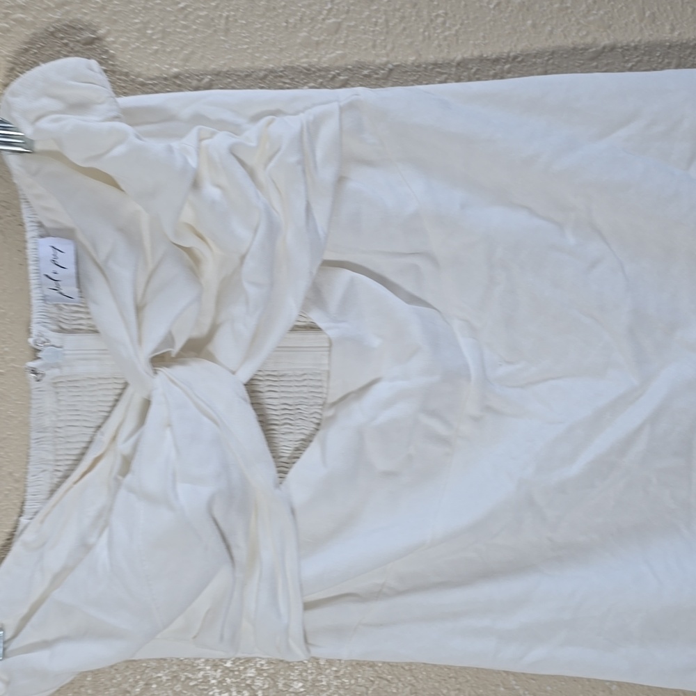 Petal + Pup Stylish White Strapless Gown - Picture 4 of 7